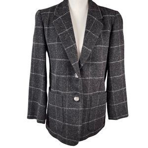 Clifford & Willis women’s 4 Petite 100% wool
Grey & black plaid blazer